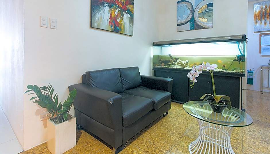 RedDoorz @ Melbourne Suites Makati