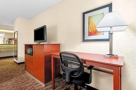 2 Queen Beds, Smoking Room, High Speed Internet Access, Microwave And Refrigerator, Coffee Maker, Ir