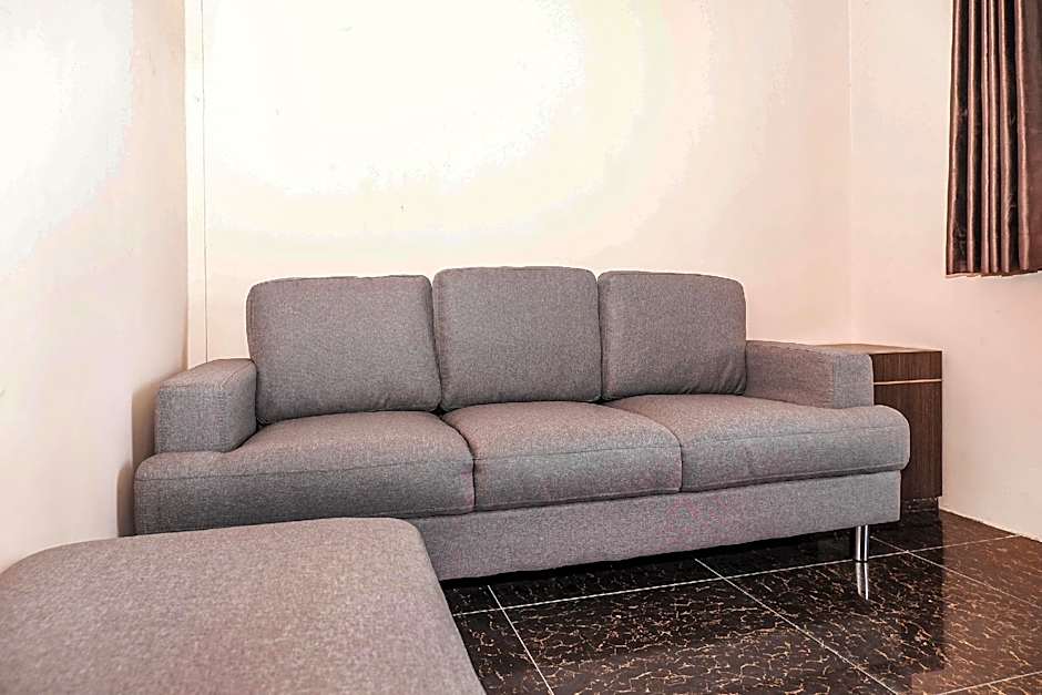 OYO 1217 Candi Residence