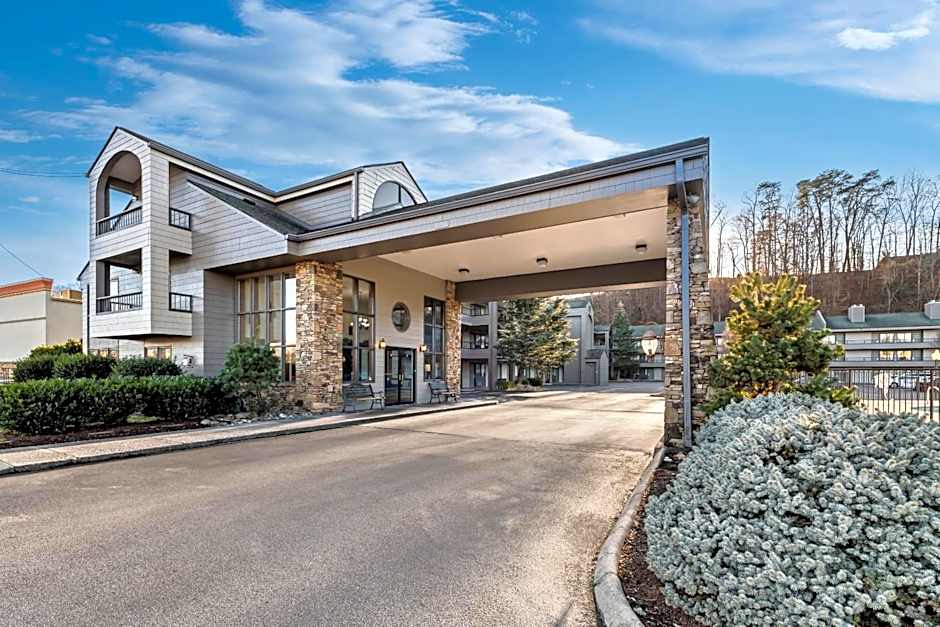 Quality Inn & Suites At Dollywood Lane