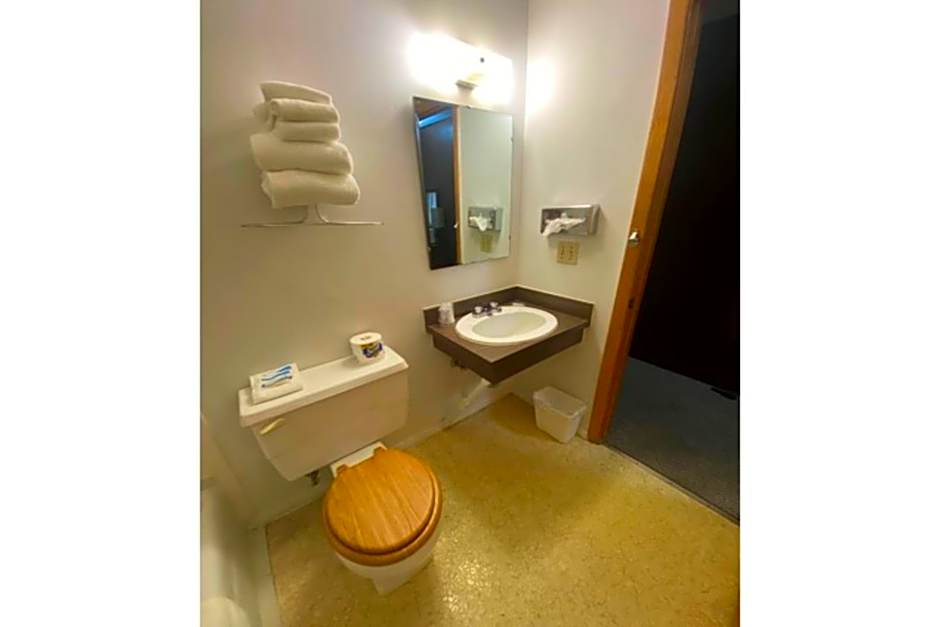 Love Hotels Voyageur by OYO at International Falls MN