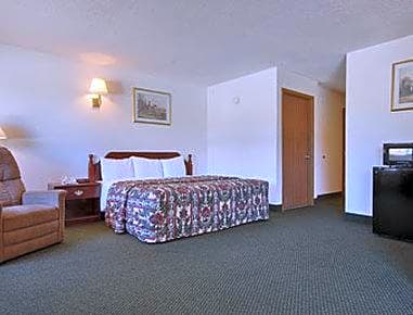 Super 8 by Wyndham Neosho