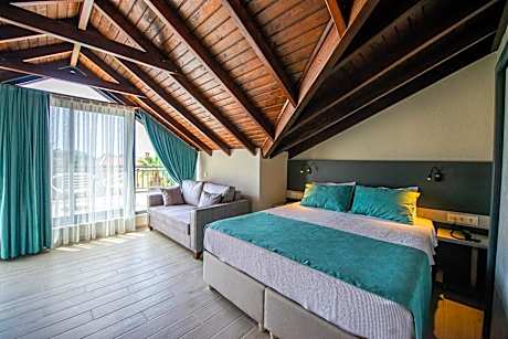 Junior Suite with Balcony