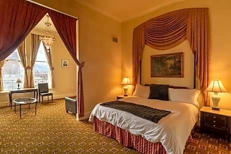 King Suite with Spa Bath