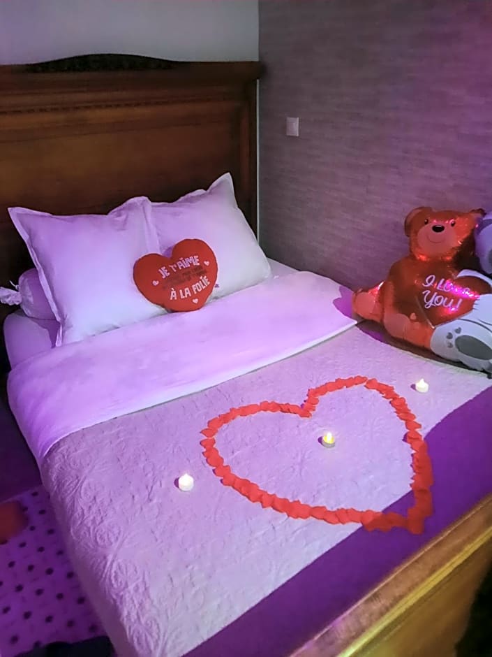 Chambre meublée indépendante, jacuzzi dans la chambre à 60110 Amblainville près de Paris