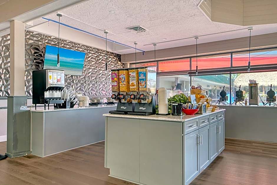 All-New, Ground-Floor, Huge Pool, Tiki Bar & Grill