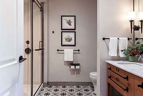 1 King Bed, Casa Siena Building, Nonsmoking