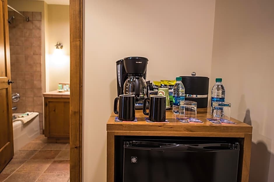 The Lodge at Mountaineer Square, A Vail Resorts Property