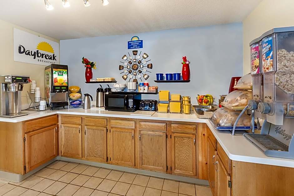 Days Inn by Wyndham Kent - Akron