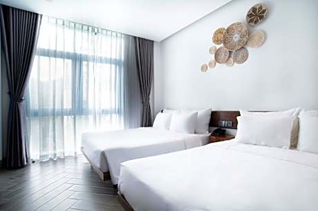 Family Room with Mountain View