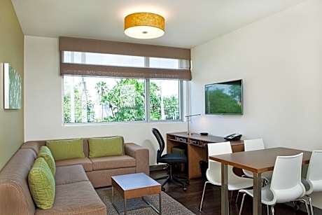 1 Bedroom Executive Suite, 1 King, Sofa bed