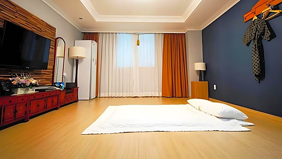 Empire Tourist Hotel