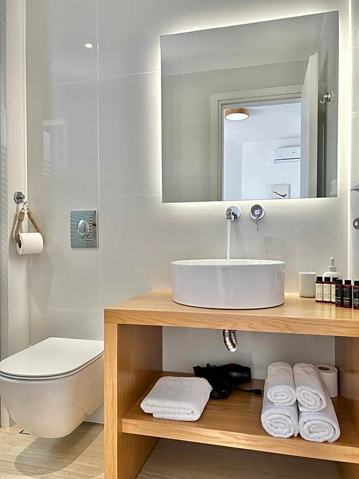 Anita Rooms & Suites Milos