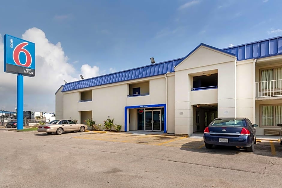 Motel 6-Houston, TX - East