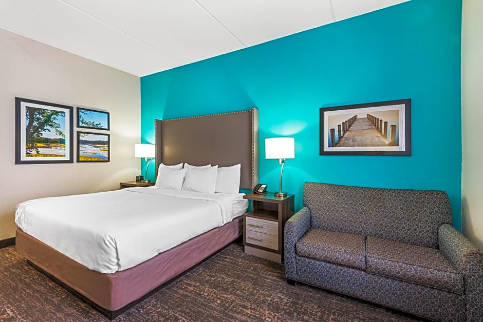 La Quinta Inn & Suites by Wyndham Jamestown, NY-Downtown