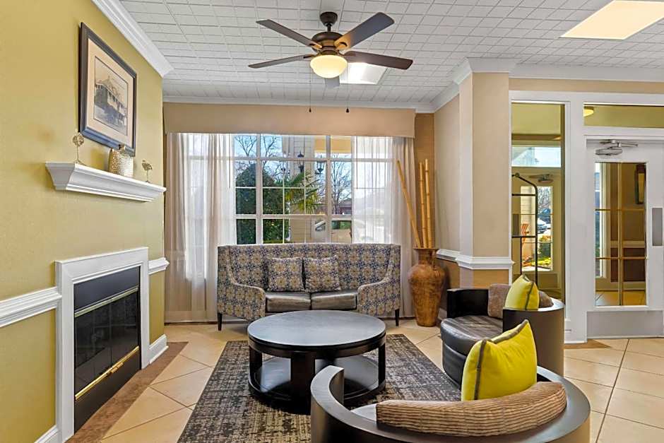 Quality Inn Fayetteville Near Historic Downtown Square