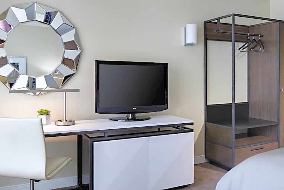 Renaissance by Marriott Las Vegas Hotel