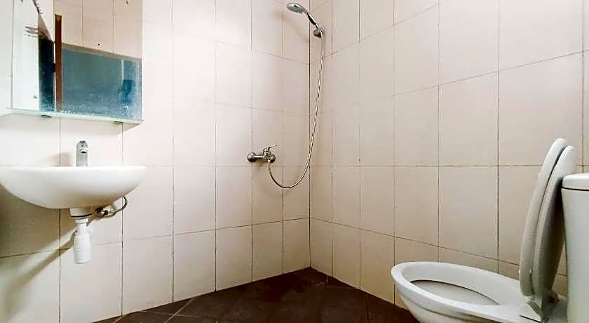 RedDoorz Syariah near Lotte Grosir Medan