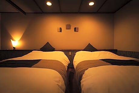 Twin Room with Shower