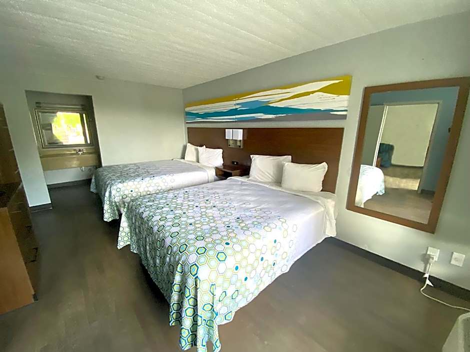 HomeTowne Studios by Red Roof Vero Beach - I-95