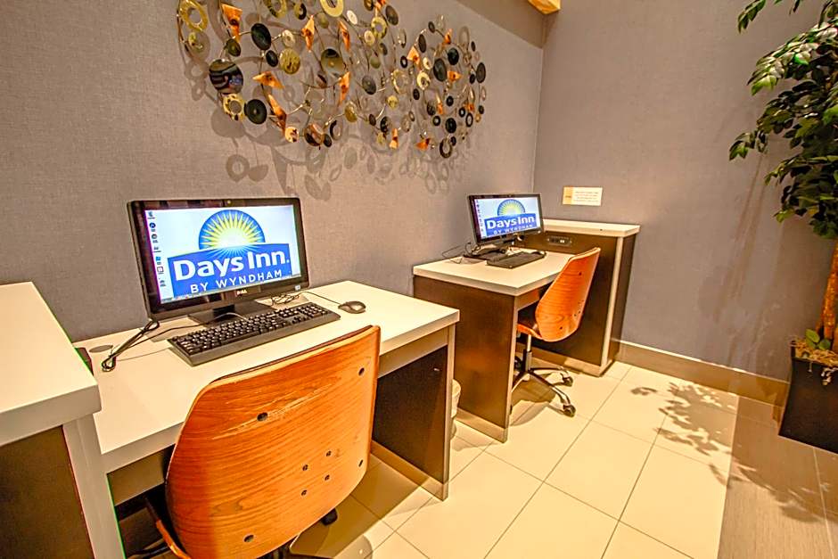 Days Inn & Suites by Wyndham Fort Myers Near JetBlue Park