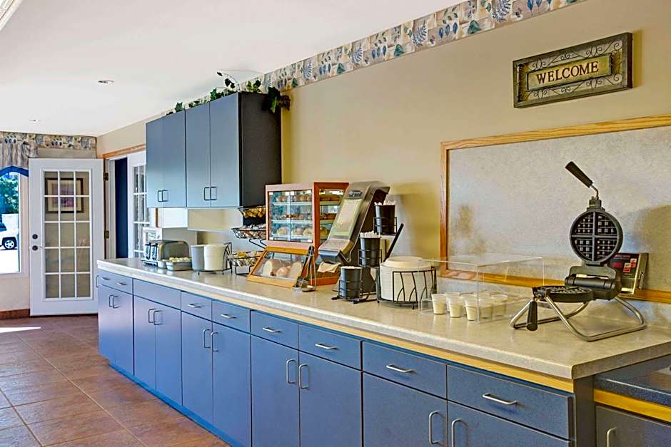 Travelodge by Wyndham Rapid City