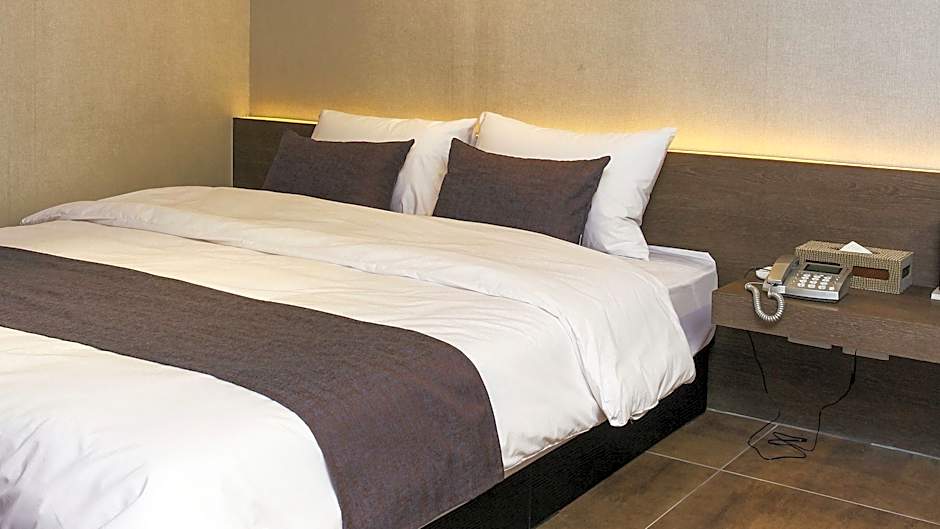 S& Hotel
