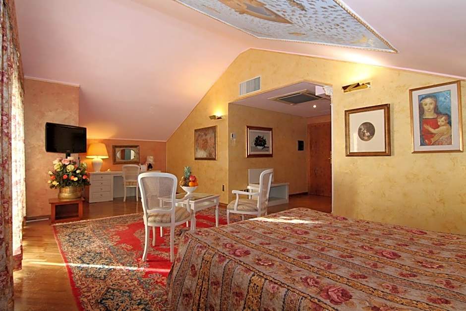 Photo 1 of 4 of Junior Suite