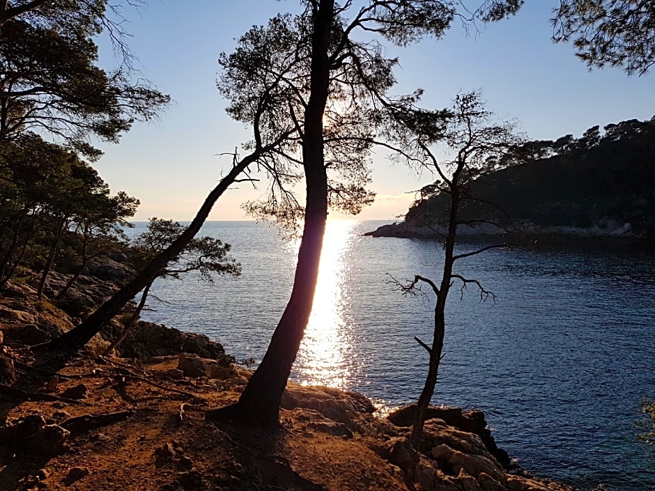 Studio neuf climatisé petite vue mer plage à pieds - Ted Home