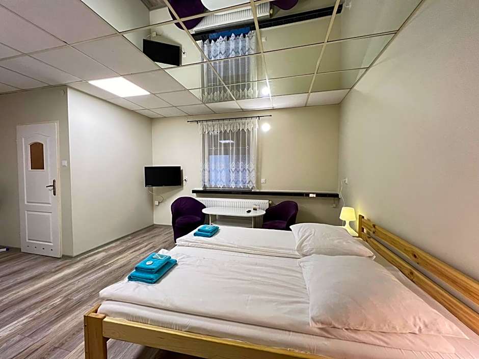ETNA - Hostel -Noclegi Rzeszów 24 Pokoje -PARKING-