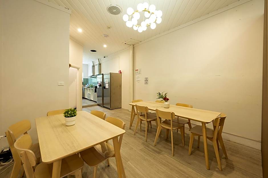 Urban Nomad Potts Point - 18 to 39 only