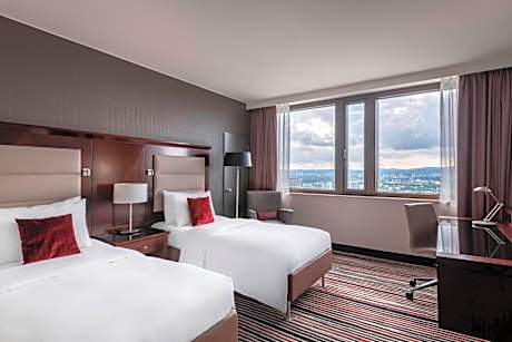 Club Room, M Club lounge access, Guest room, Top floor, 2 Twin Beds