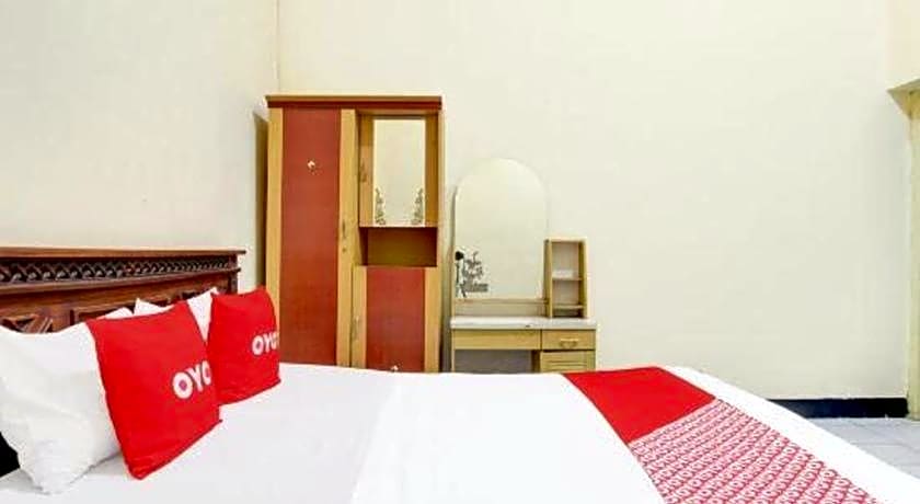 OYO 93051 Wisma Syariah Buloe Near Lapangan Abubakar Lambogo Batili Enrekang