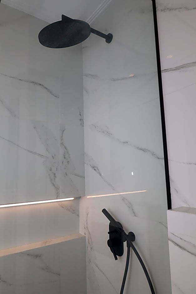 Paris-Irini Studios And Apartments