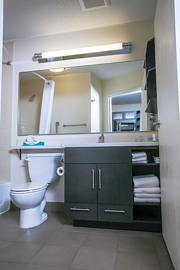 Candlewood Suites Fargo-North Dakota State University By IHG