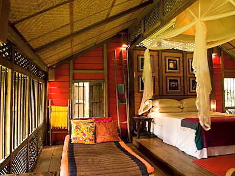 White Frangipani Villa with Sundeck