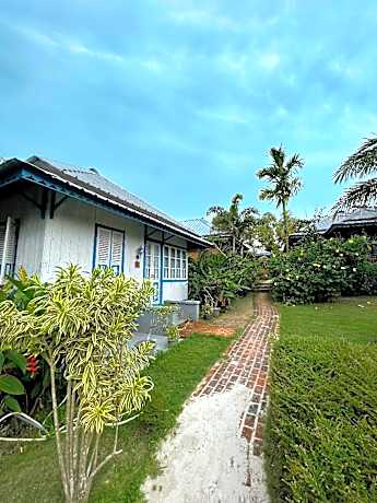 Rock and Wreck Dive Resort