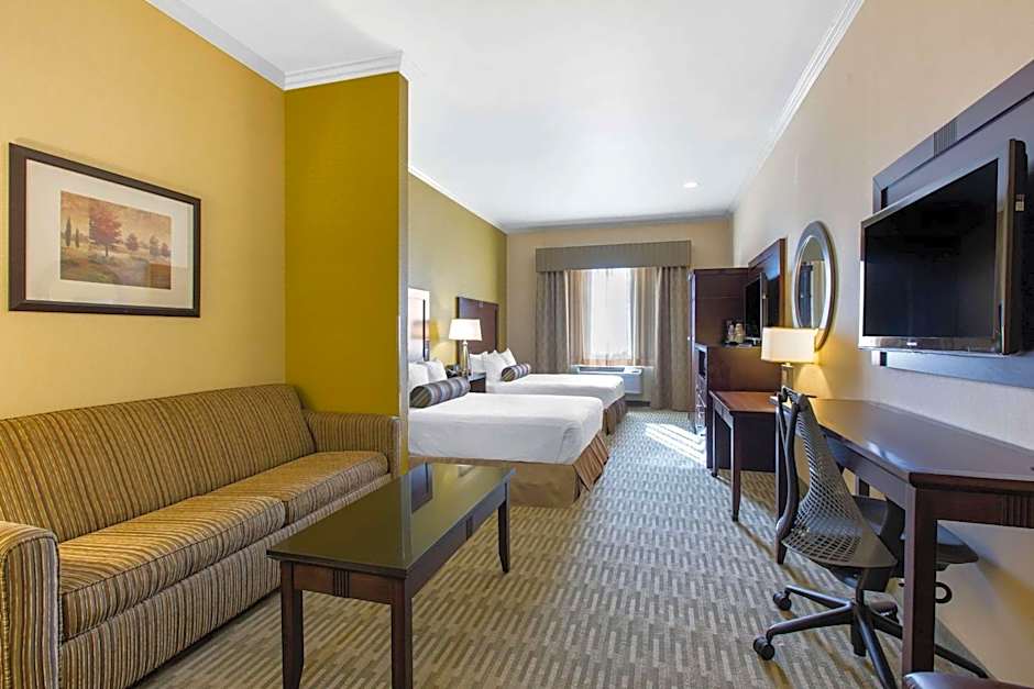 The Oaks Hotel & Suites