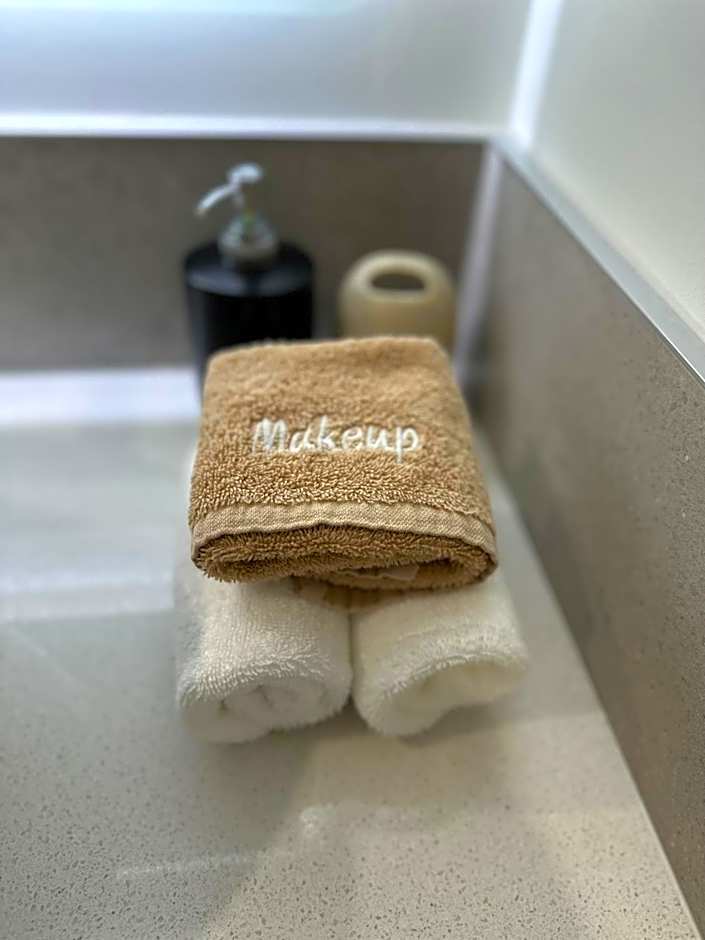 Baycourt Lakefront Motel