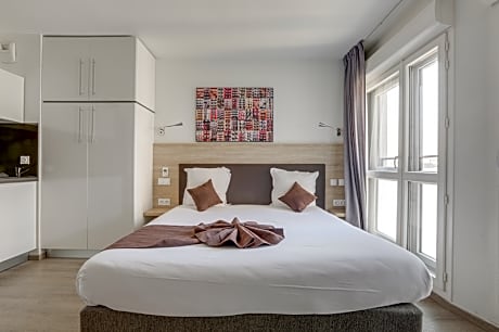 SUPERIOR STUDIO (DOUBLE BED AND SOFA BED)