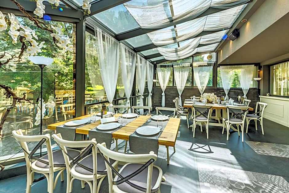 All Seasons Residence Design Hotel - Free parking