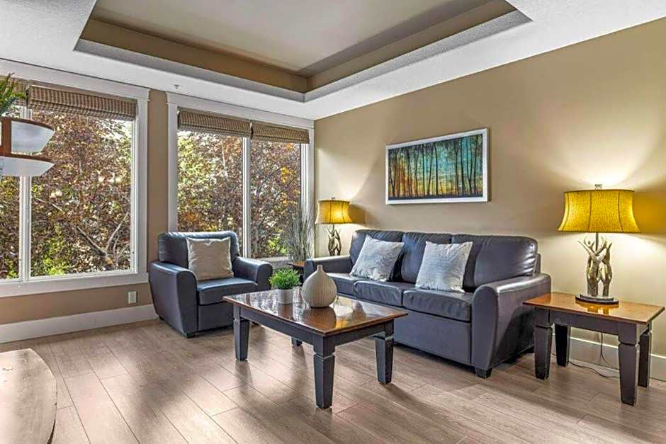 Gorgeous Mountain Condo - Hot Tub & Pool managed by Little Sister Getaways