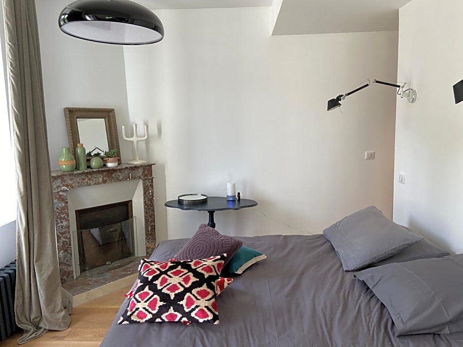 Cocon en lisière de forêt