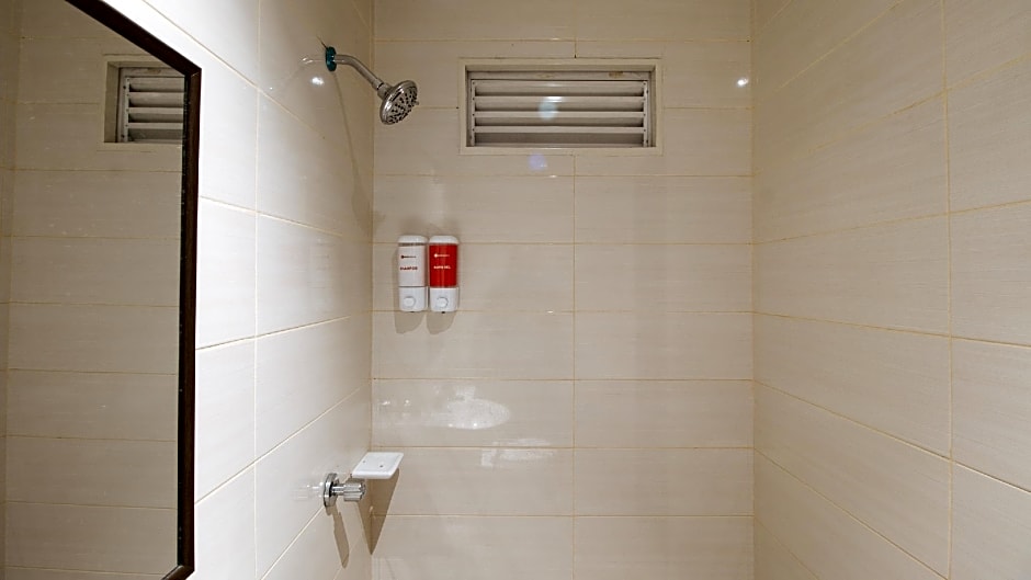 RedDoorz @ Golite Old Albay