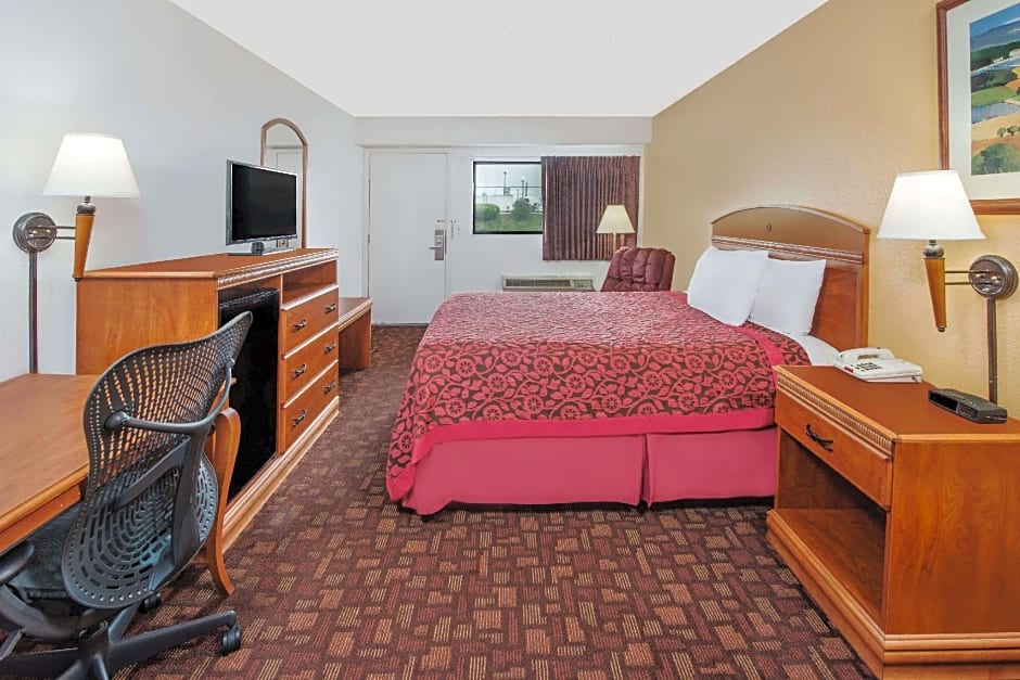 Days Inn by Wyndham Kingdom City