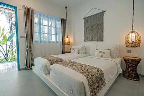 Twin Room with Private Bathroom