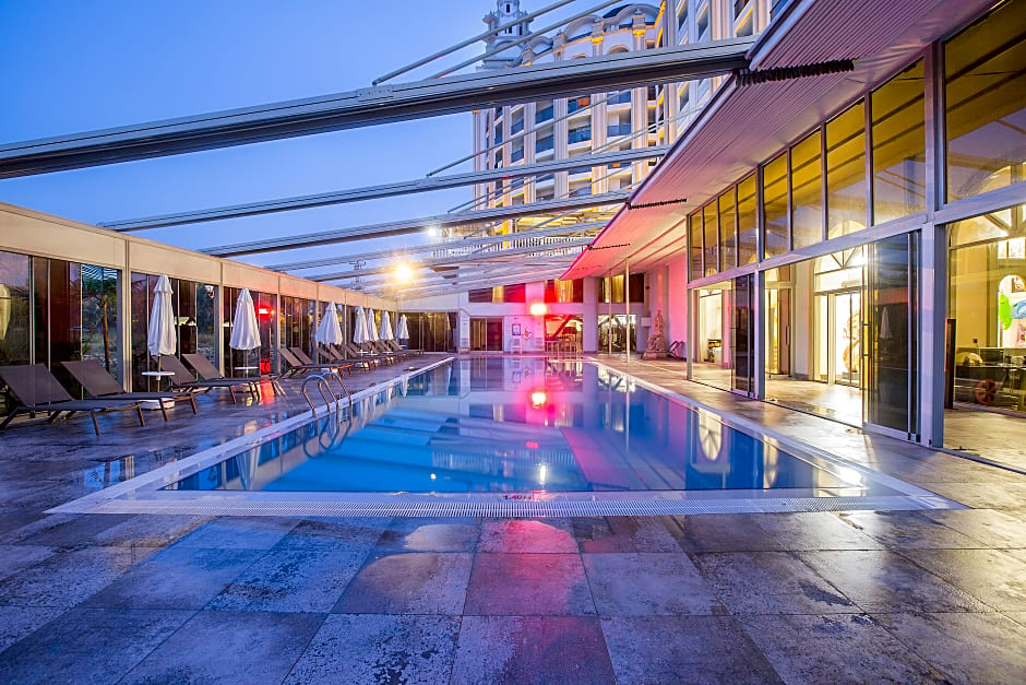 J'Adore Deluxe Hotel & Spa