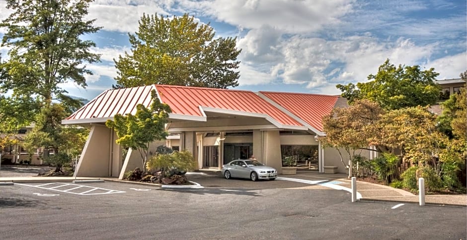 Ashland Hills Hotel & Suites