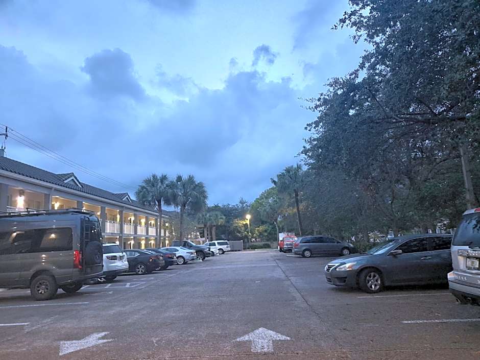 Super 8 by Wyndham Dania/Fort Lauderdale Arpt