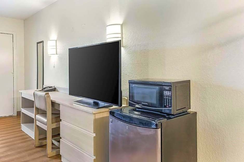 Quality Inn & Suites Columbus West